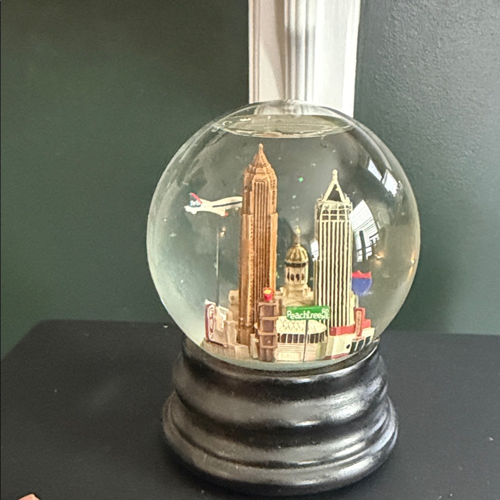Atlanta Skyline Snow Globe with Wooden Base‎ - Gold and Black